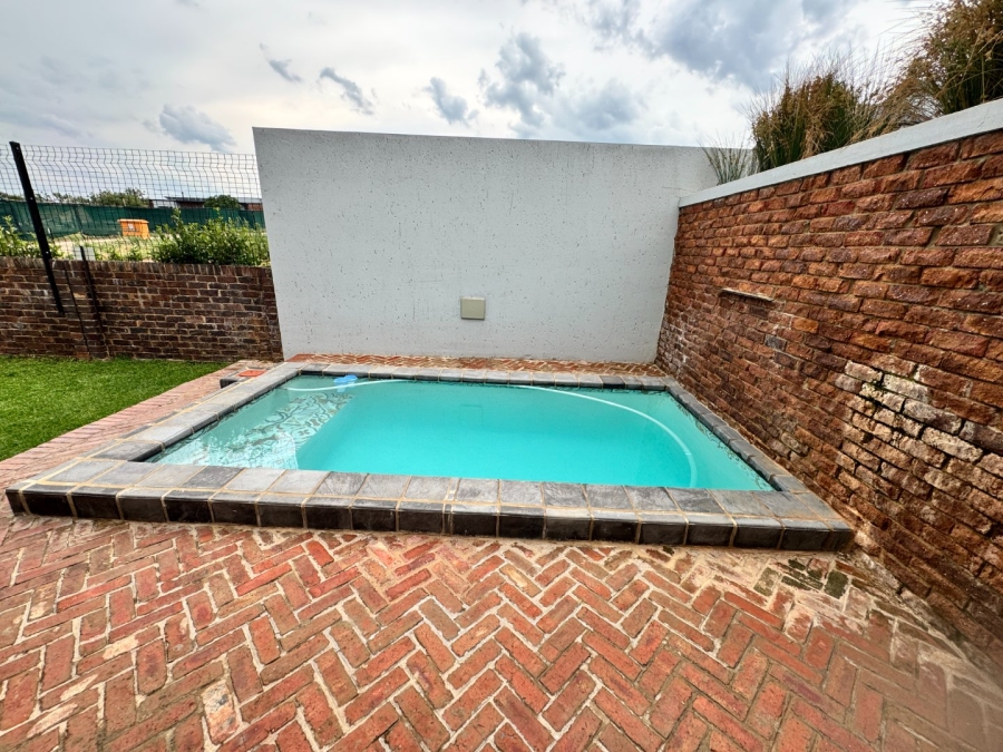 3 Bedroom Property for Sale in Helderzicht Eco Estate North West